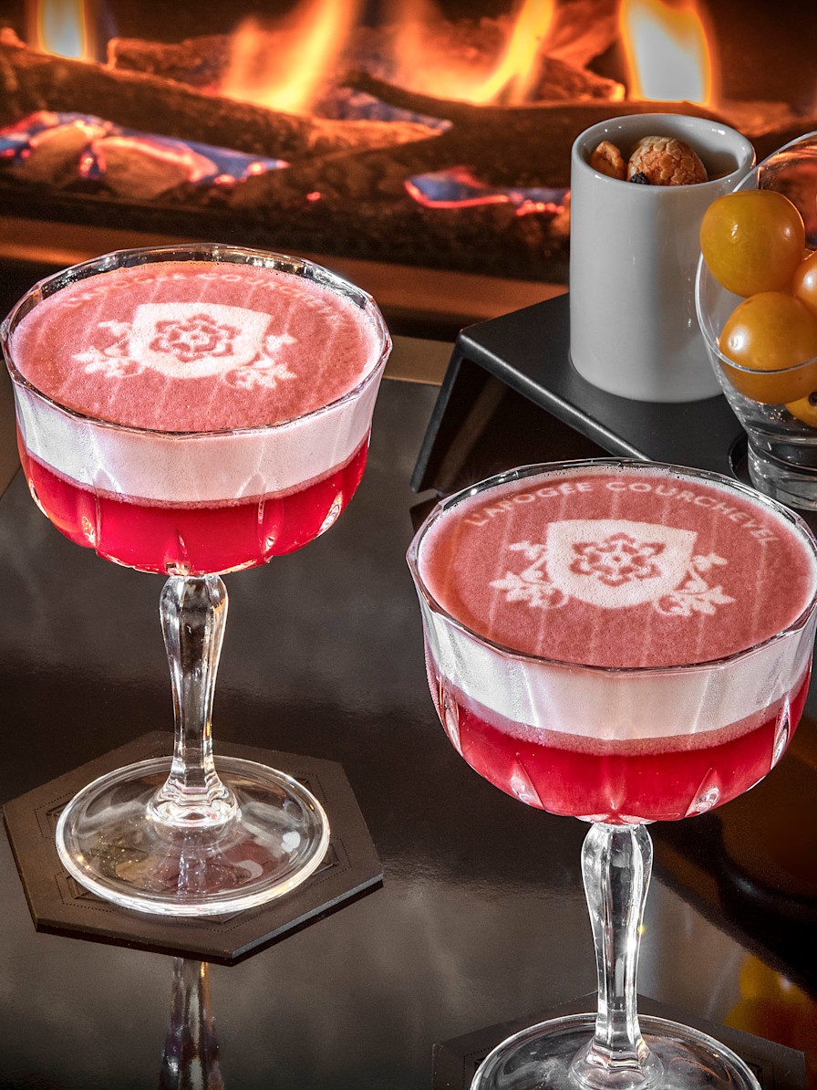 APG - Cocktails by the fire place